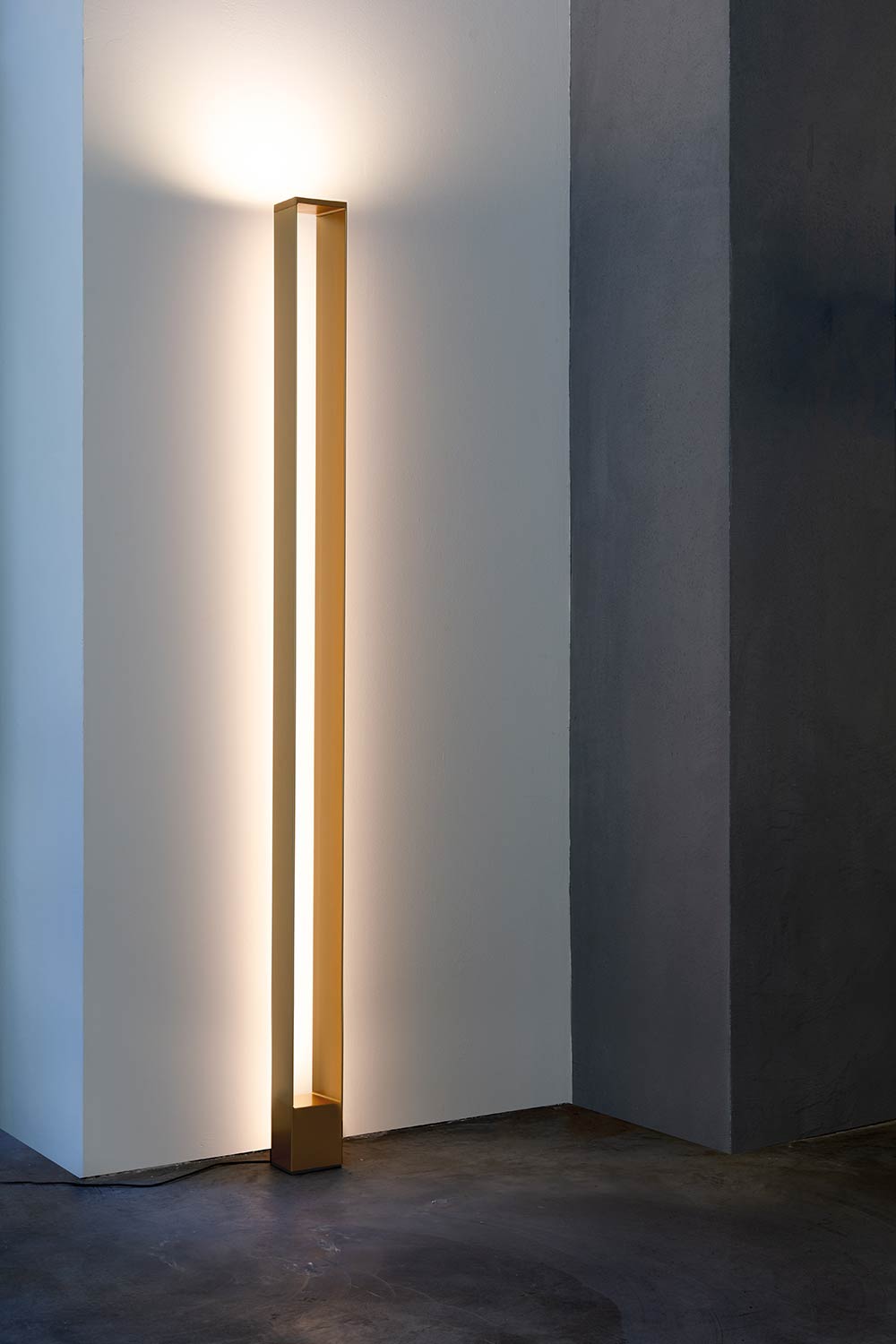 TRU Floor Lamp