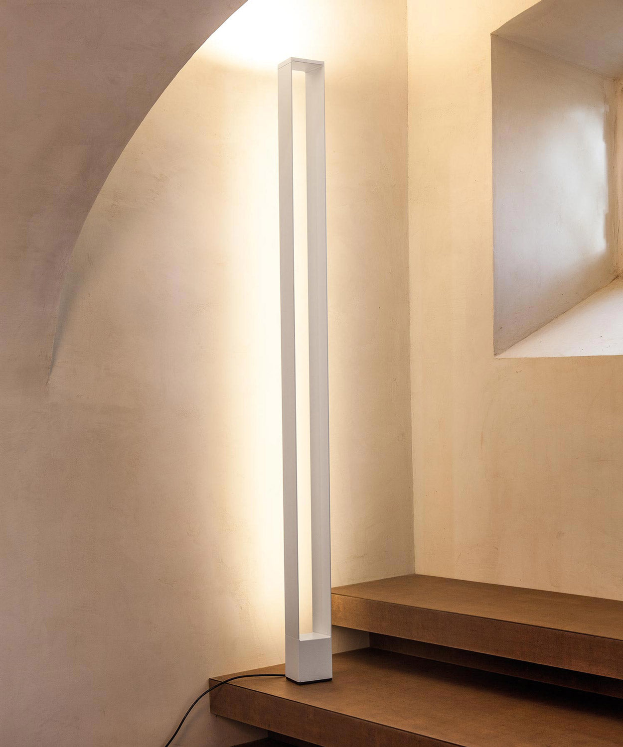 TRU Floor Lamp
