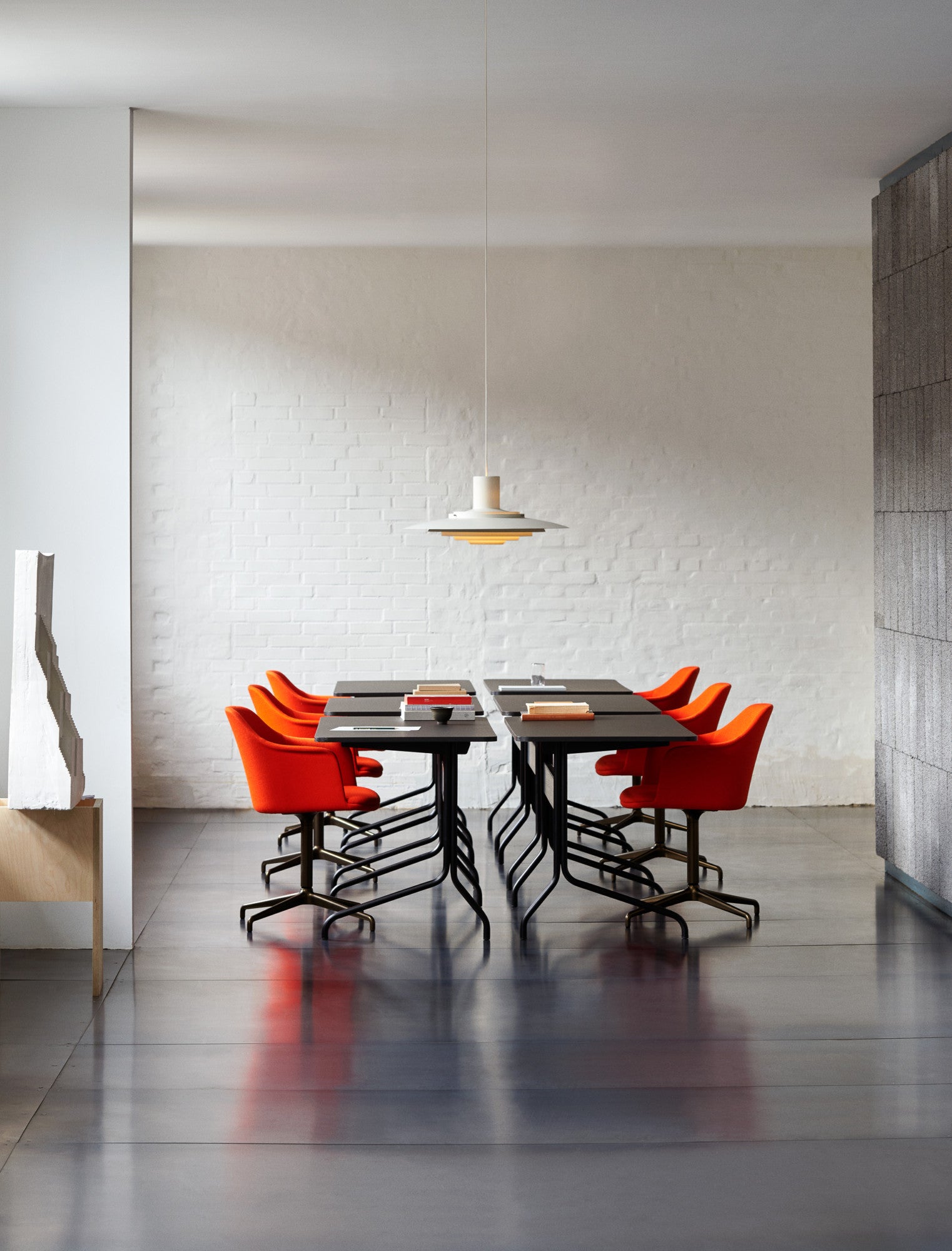 Pavilion AV16 Desk