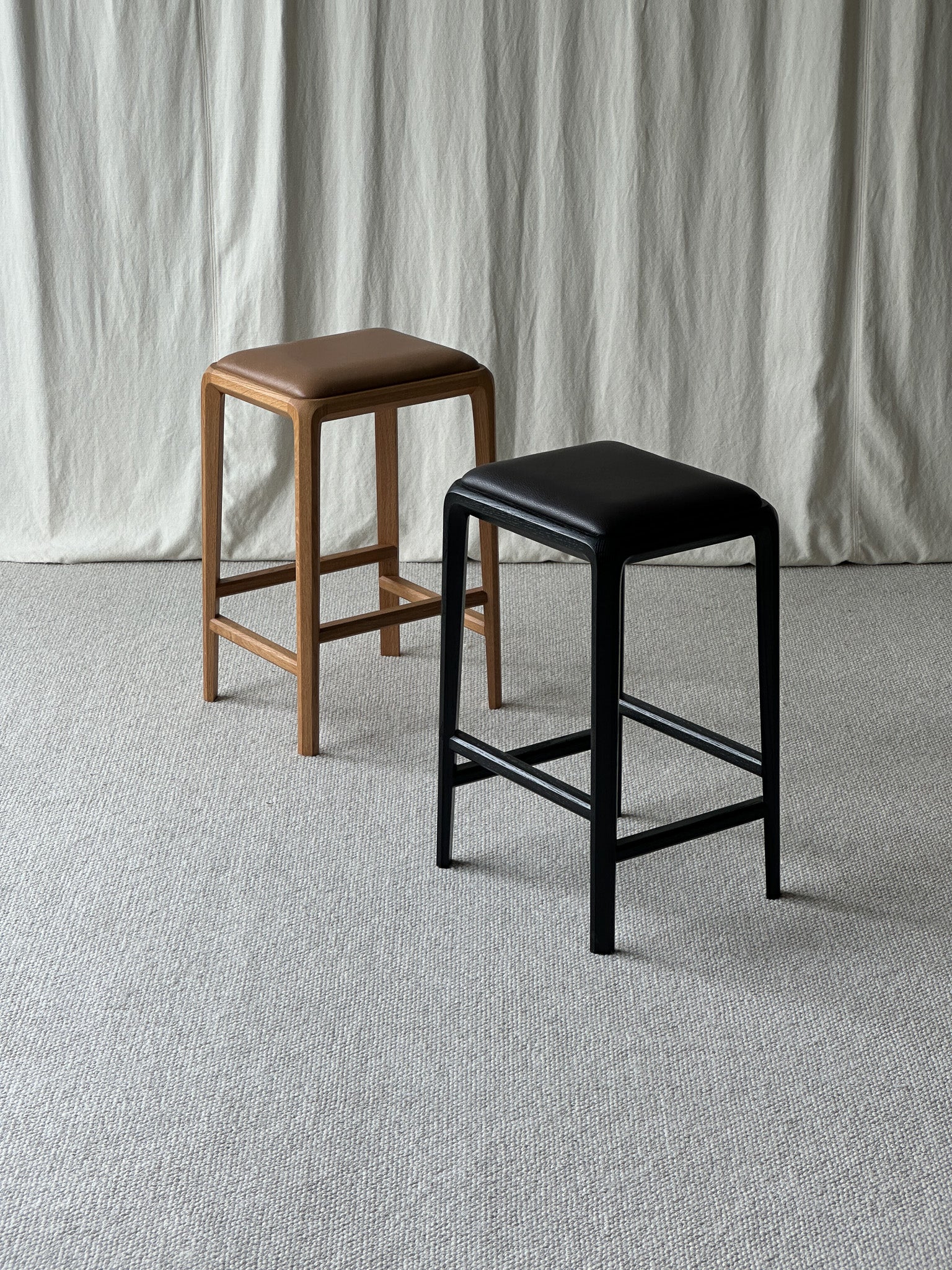 Boardwalk 650 Stool UPH S Black Oak