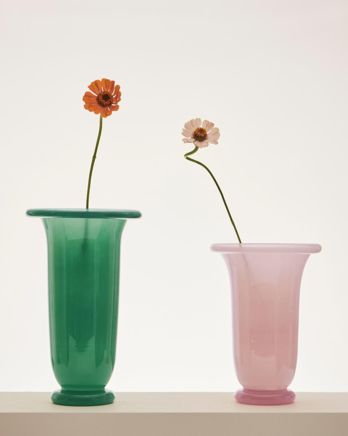 Empire Vase - M, Light Pink w/ Pink Base