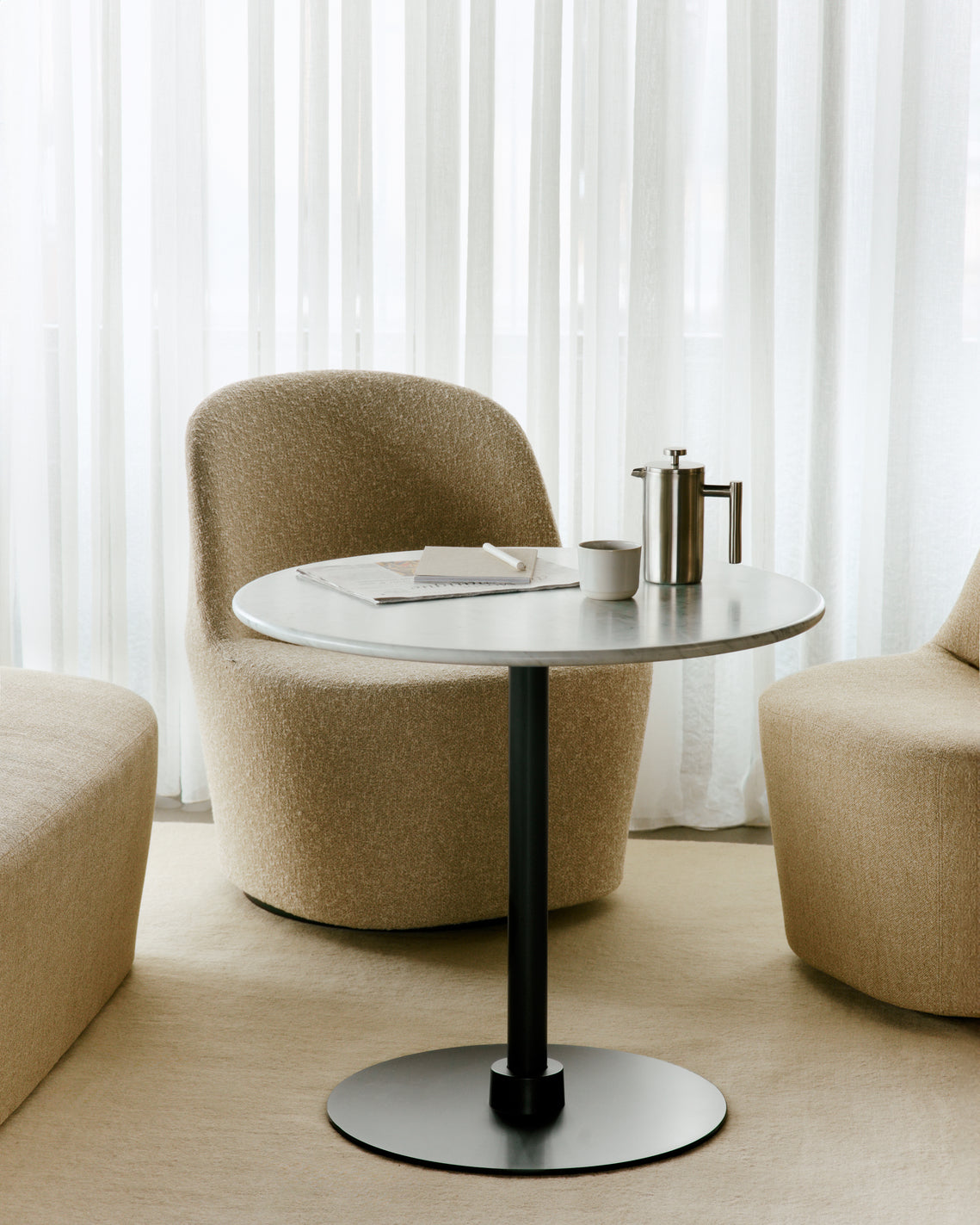 Gomo Lounge Chair Swivel Base