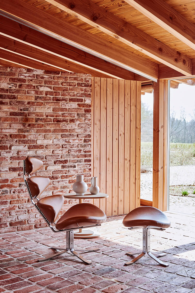 EJ5 Corona Footstool