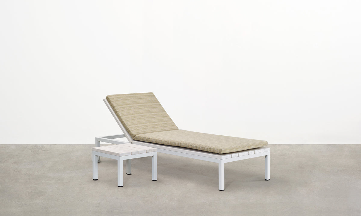 Linear Sunlounge