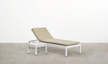 Linear Sunlounge