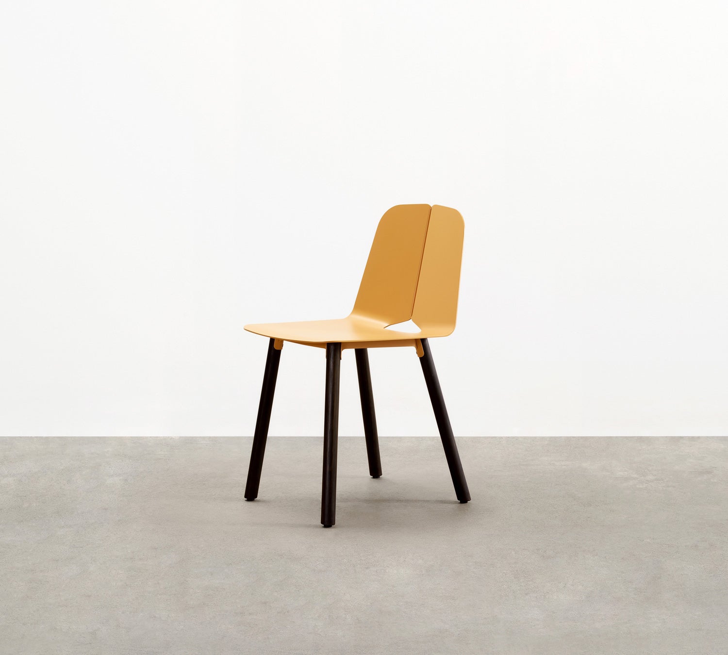 Seam chair with Powdercoated Legs