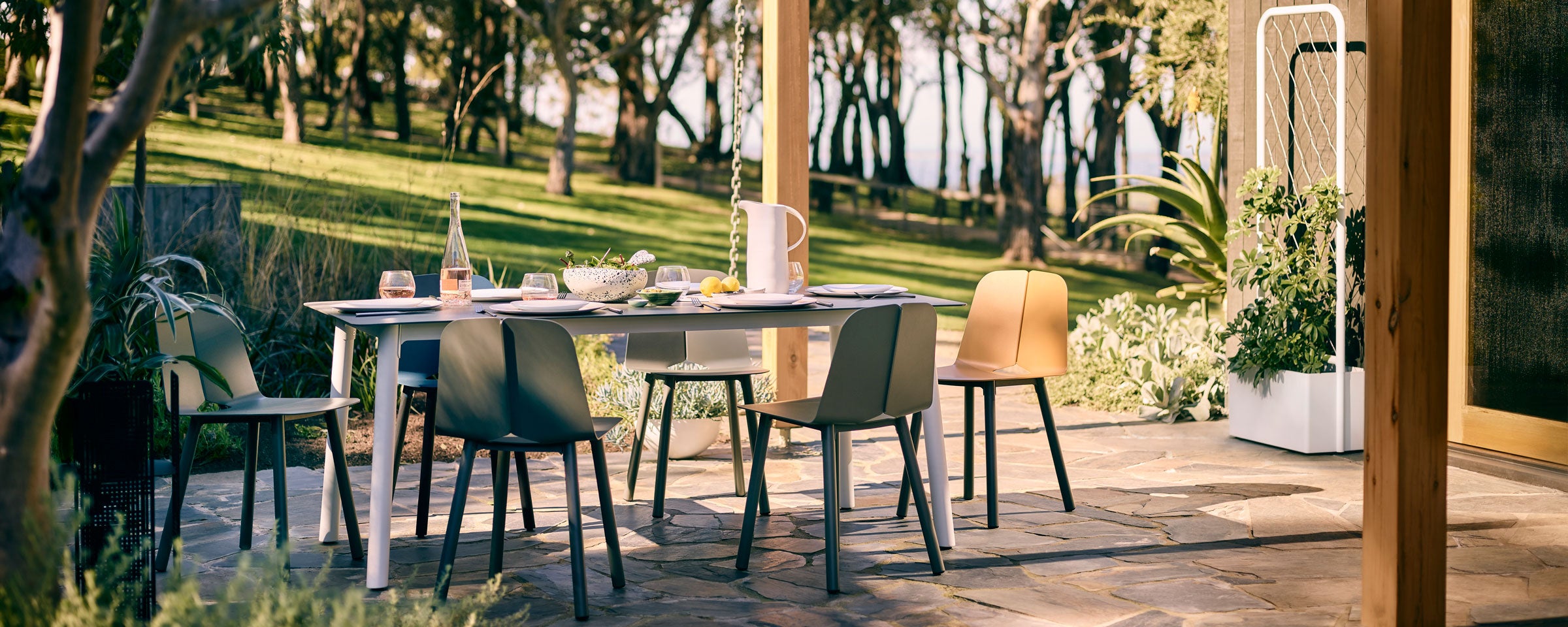 Seam chair with timber legs