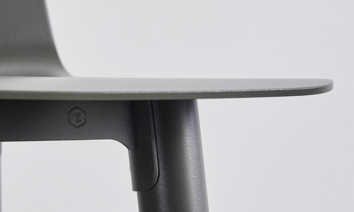 Seam chair with Powdercoated Legs