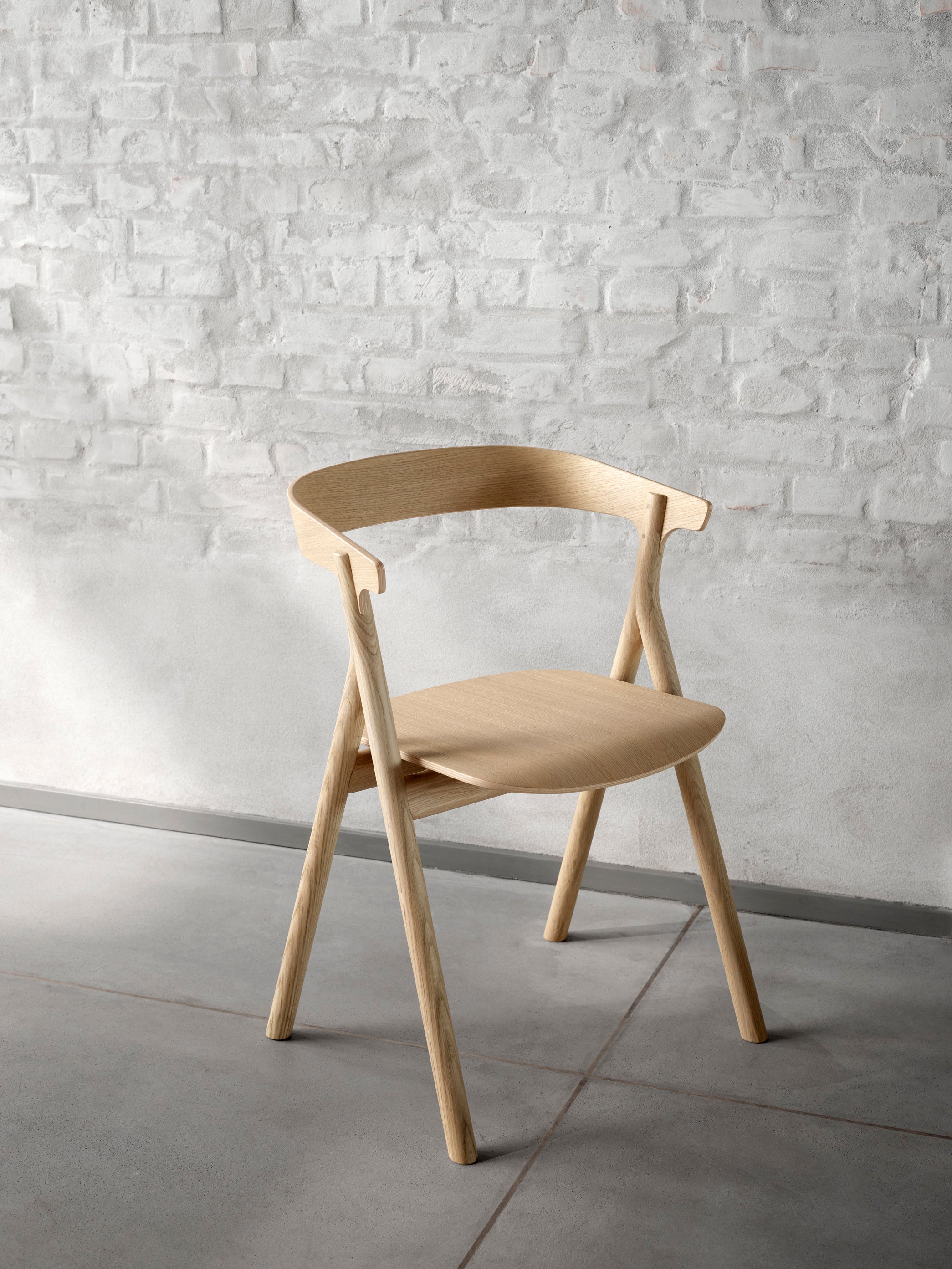 YKSI Chair