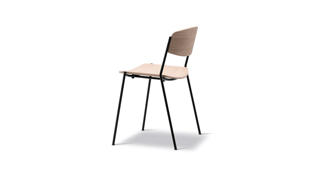 Lynderup Metal Base Chair