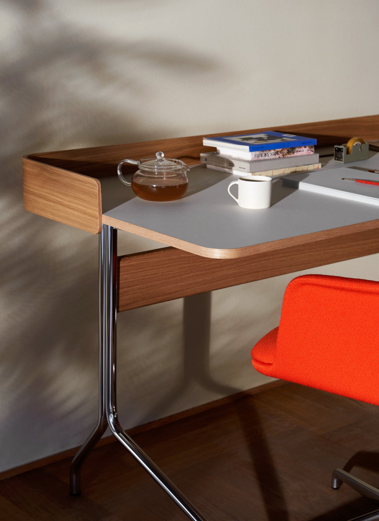 Pavilion AV17 Desk With Back Panel