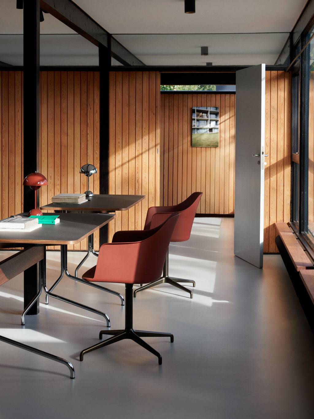 Rely Chair HW38 W. Plastic Shell Armchai