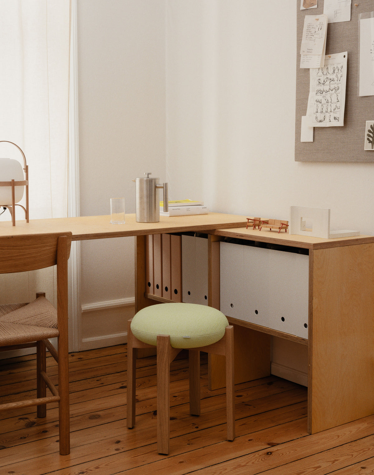 Pioneer Stool H: 46 cm - Oak Lacquered