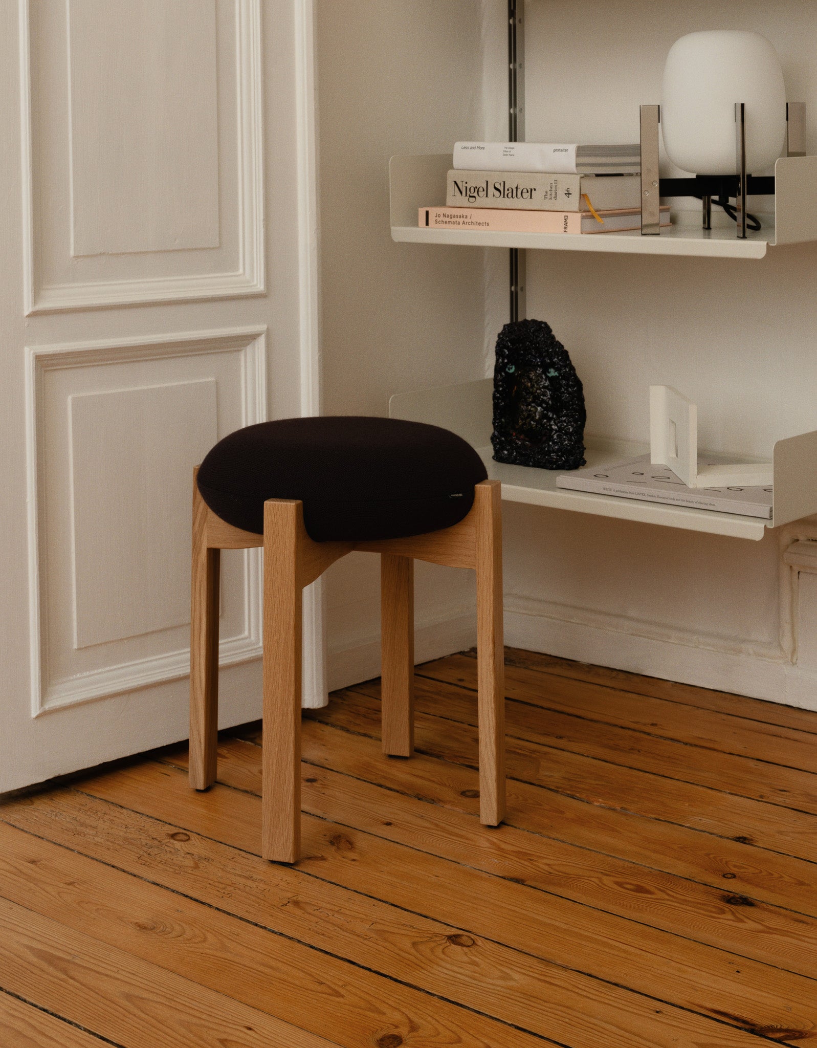 Pioneer Stool H: 46 cm, Beech Black Lacq