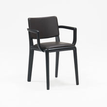 Boardwalk Chair w/Arms UPH S+B Black Oak