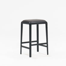 Boardwalk 650 Stool UPH S Black Oak