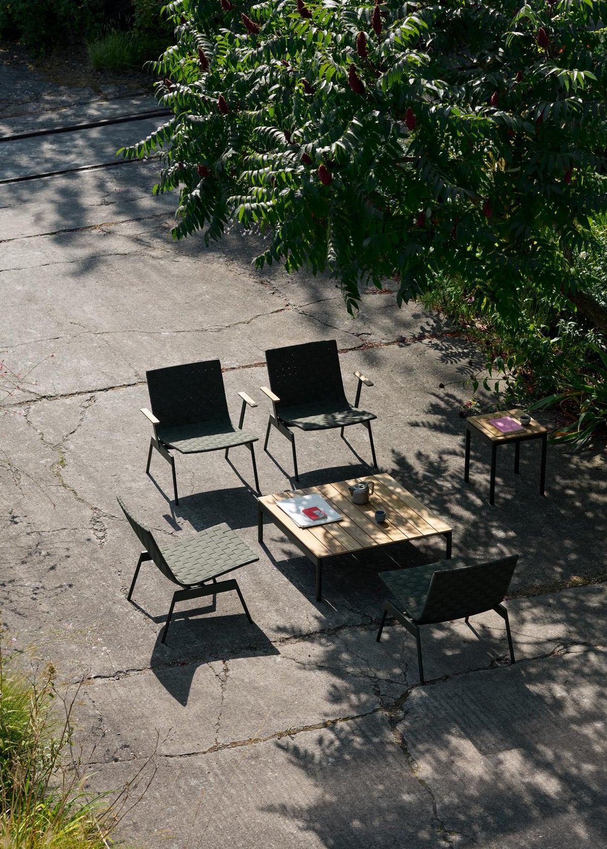Ville AV45 Outdoor Lounge Chair w. Arms