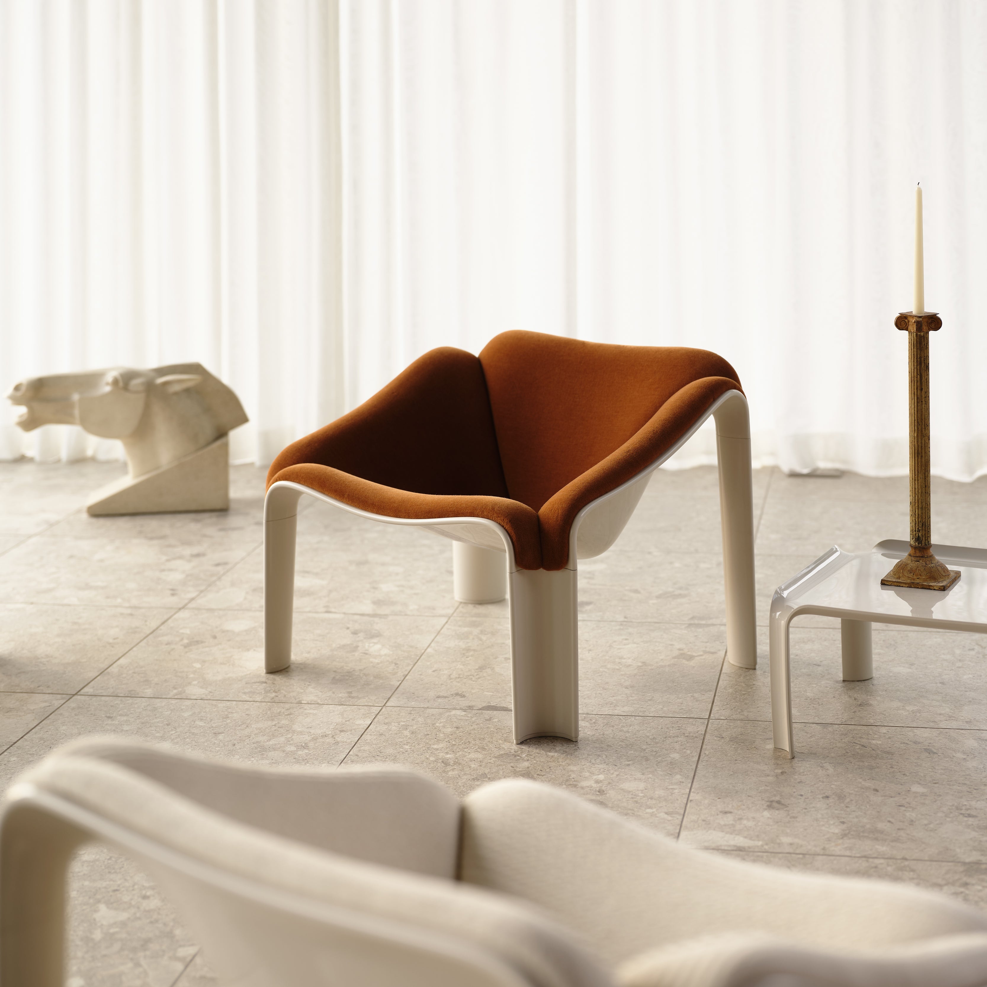 F300 Lounge Chair