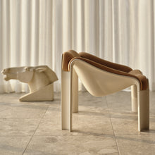 F300 Lounge Chair