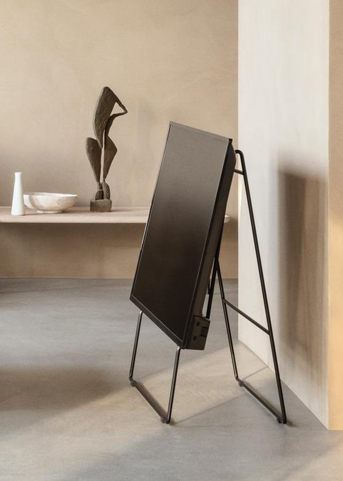 Carry TV Stand