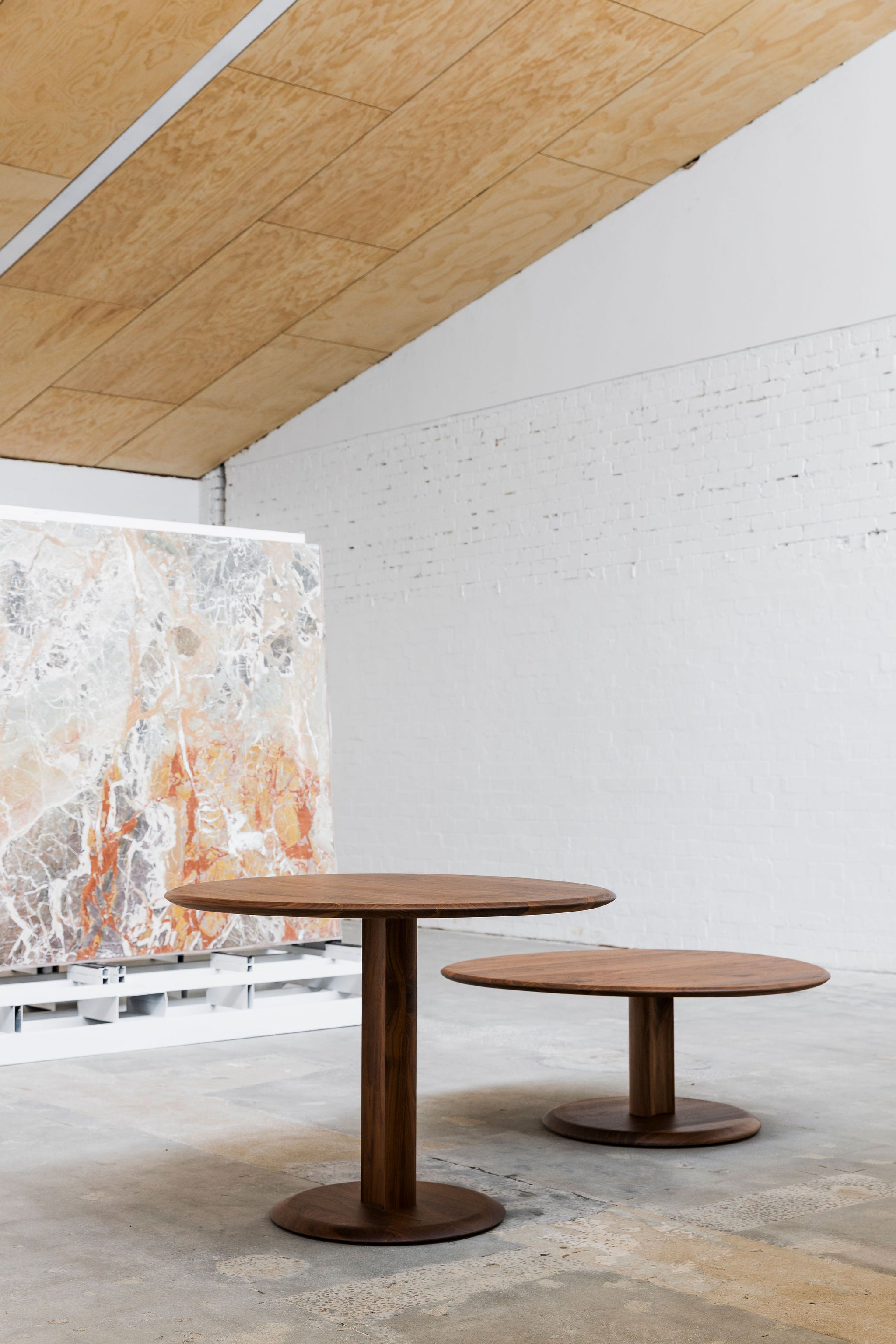 Ayva Bistro Irreg 1055x1125x450h OAK