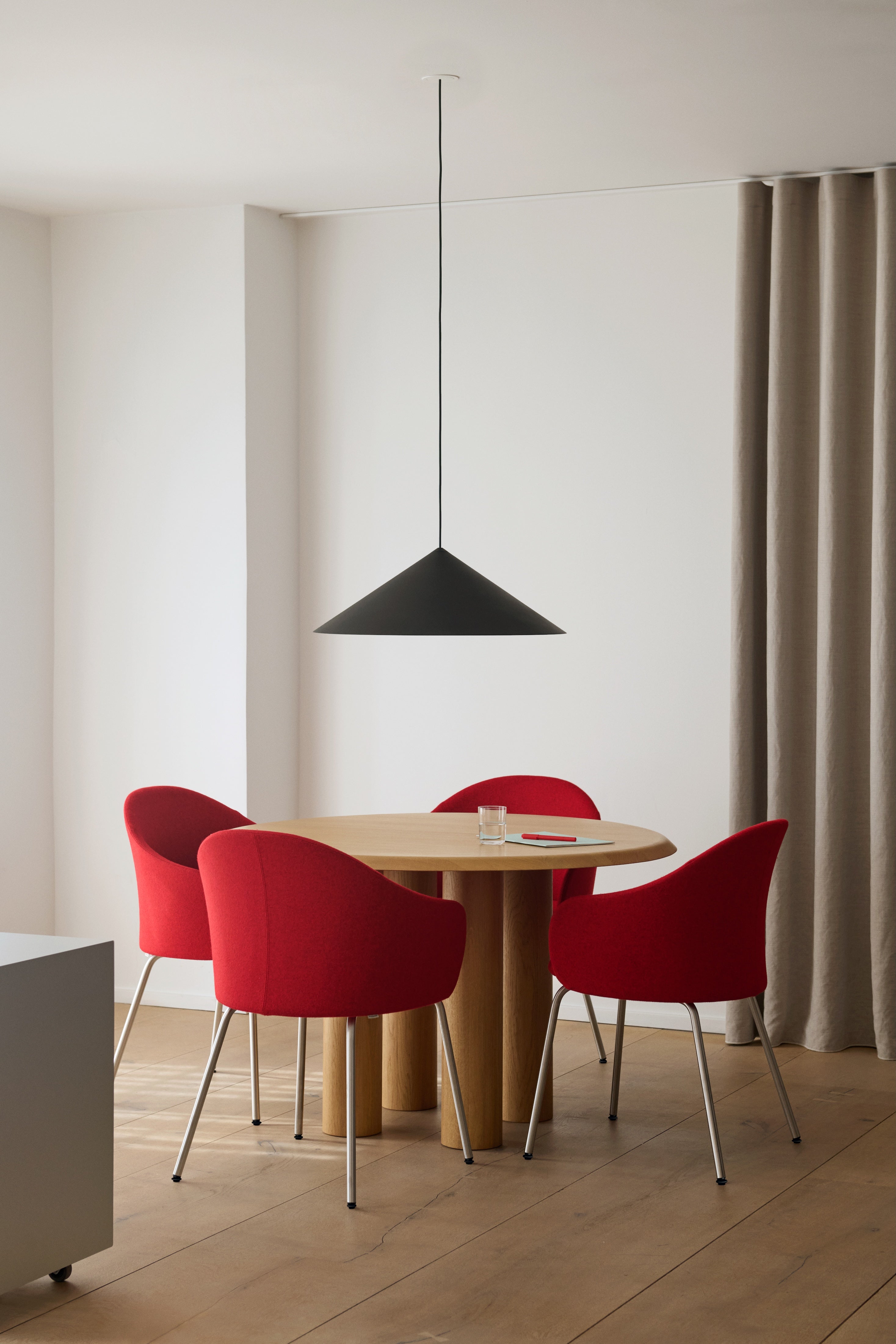 Gomo Armchair Tube Base