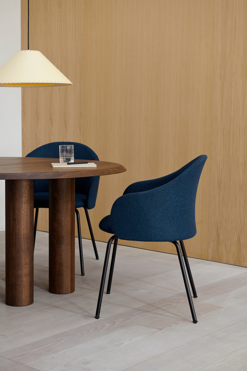 Gomo Armchair Tube Base